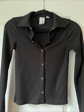 Black Ribbed Snap-Front Long-Sleeve Top